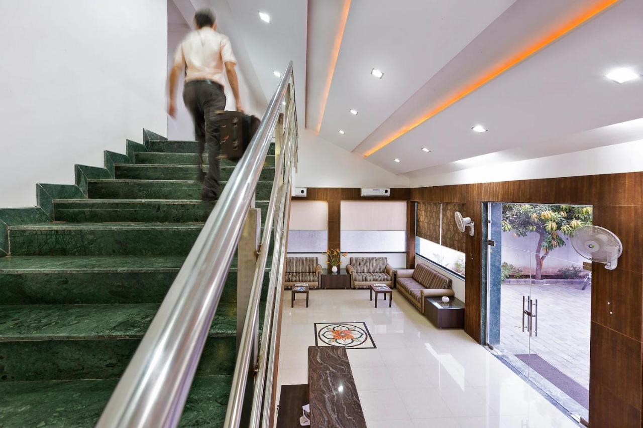 Hotel Shirdi Sai Wada Exterior photo