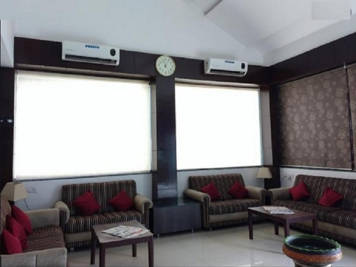 Hotel Shirdi Sai Wada Exterior photo