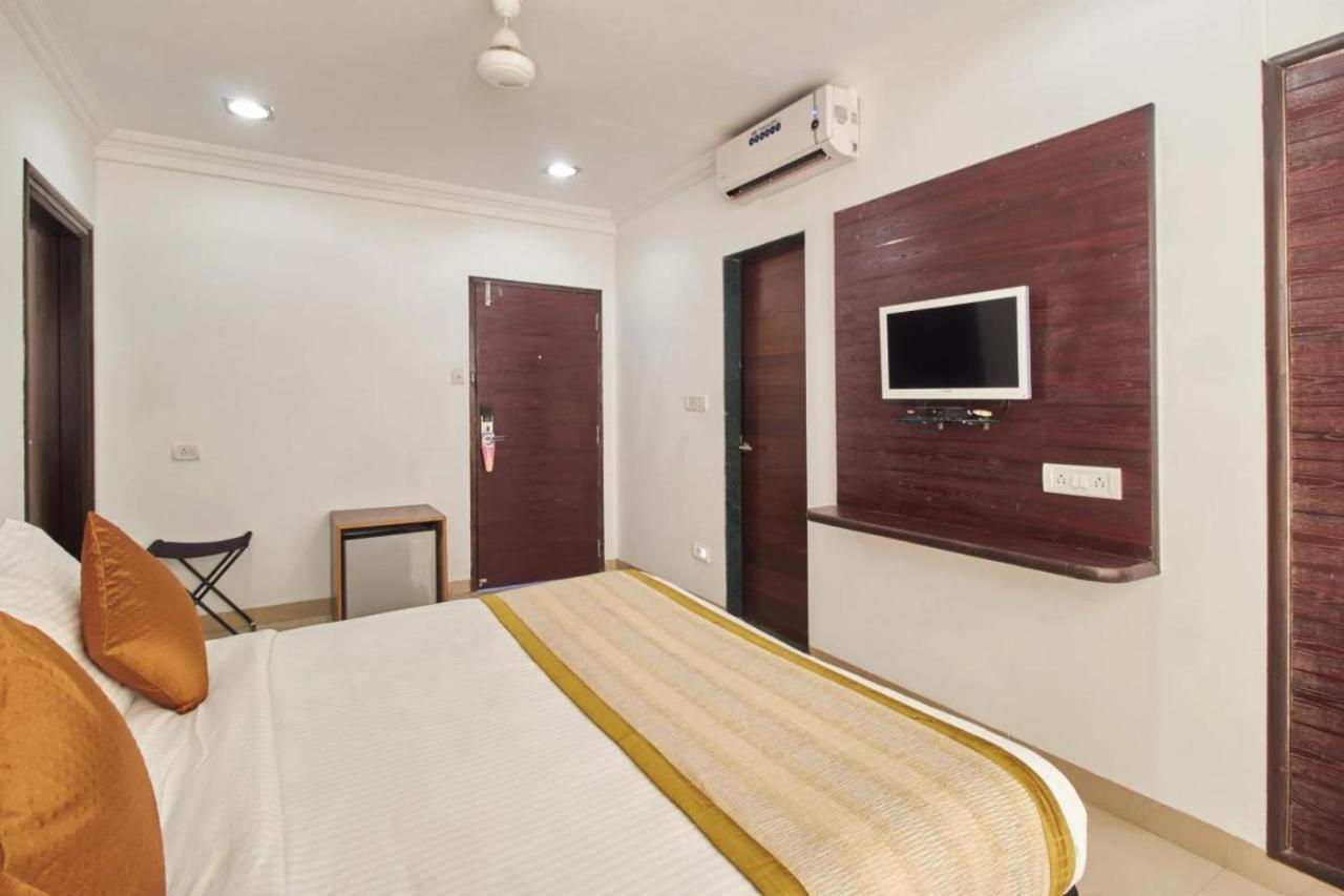 Hotel Shirdi Sai Wada Exterior photo