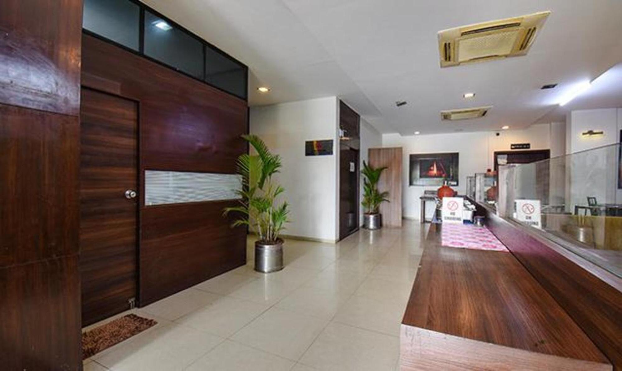 Hotel Shirdi Sai Wada Exterior photo