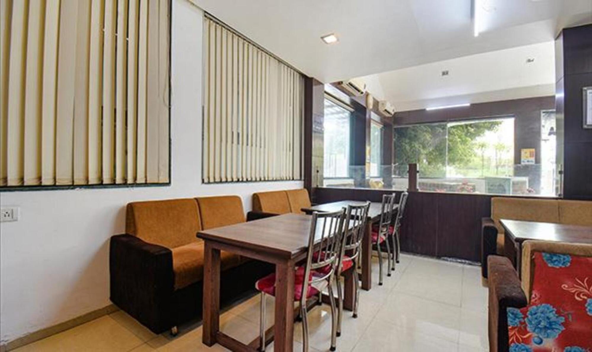 Hotel Shirdi Sai Wada Exterior photo
