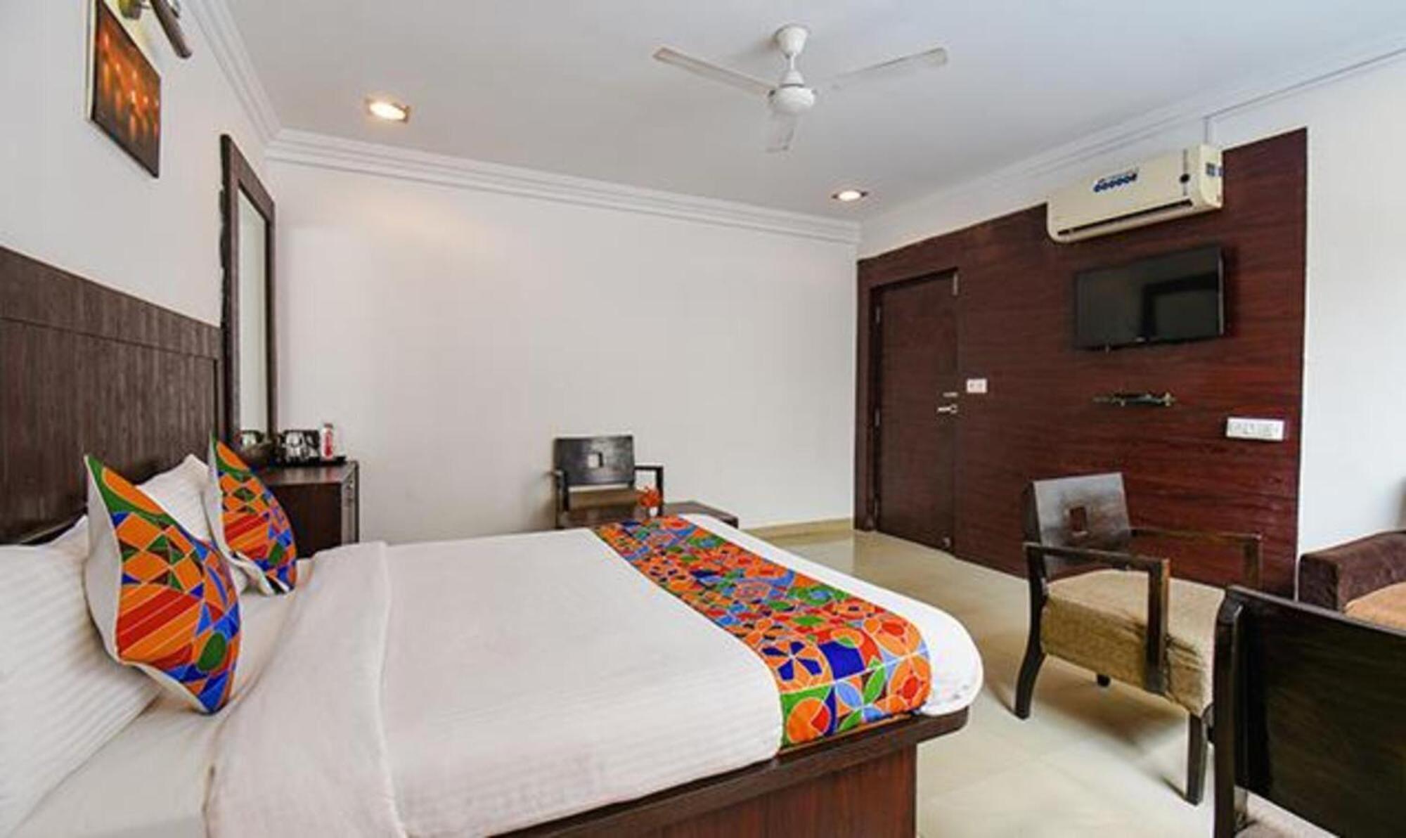 Hotel Shirdi Sai Wada Exterior photo