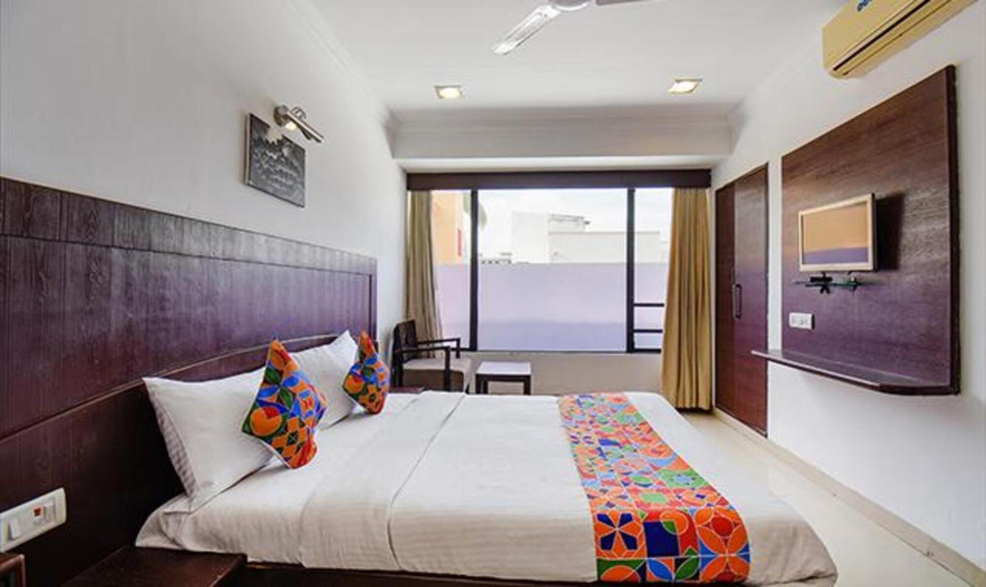 Hotel Shirdi Sai Wada Exterior photo