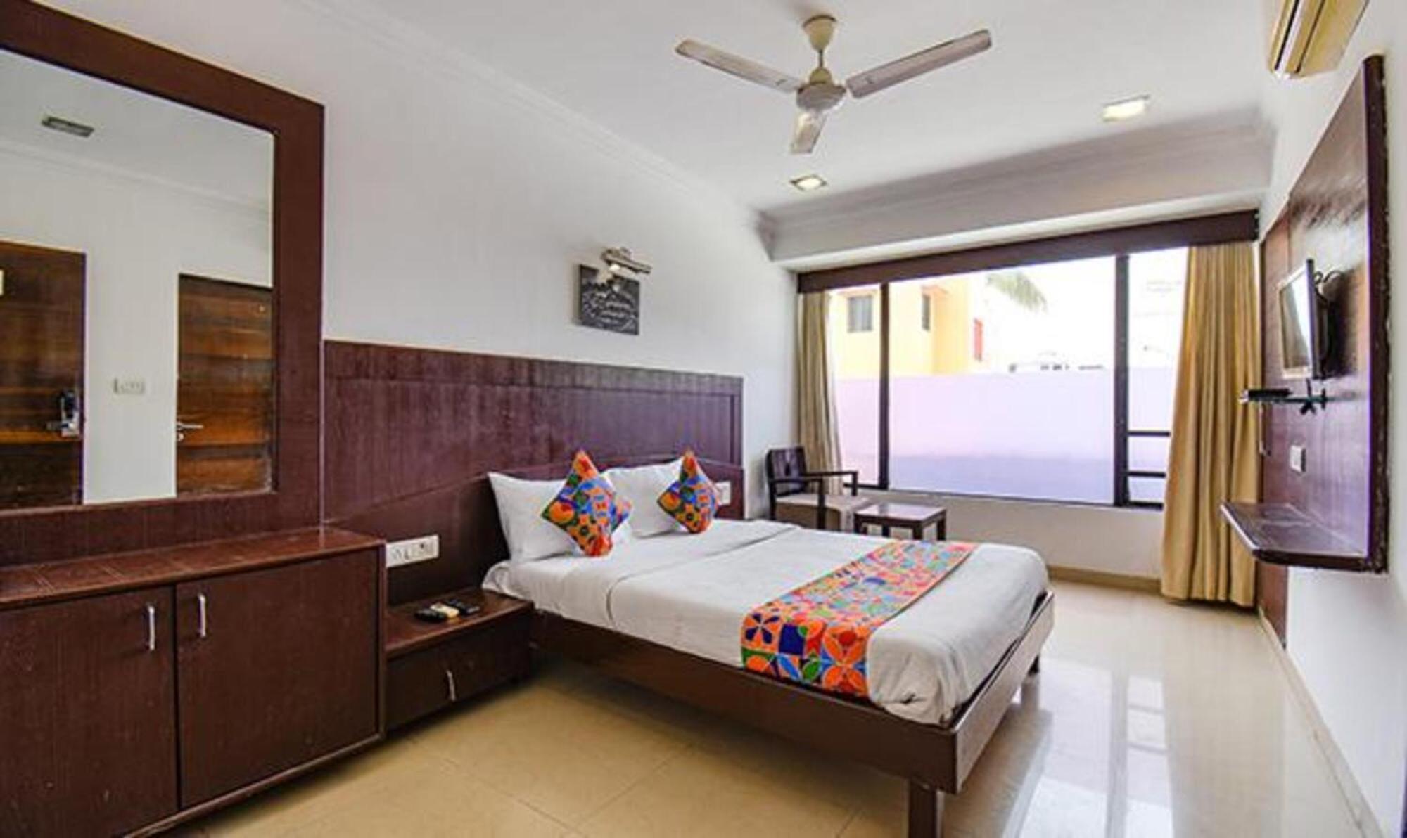 Hotel Shirdi Sai Wada Exterior photo