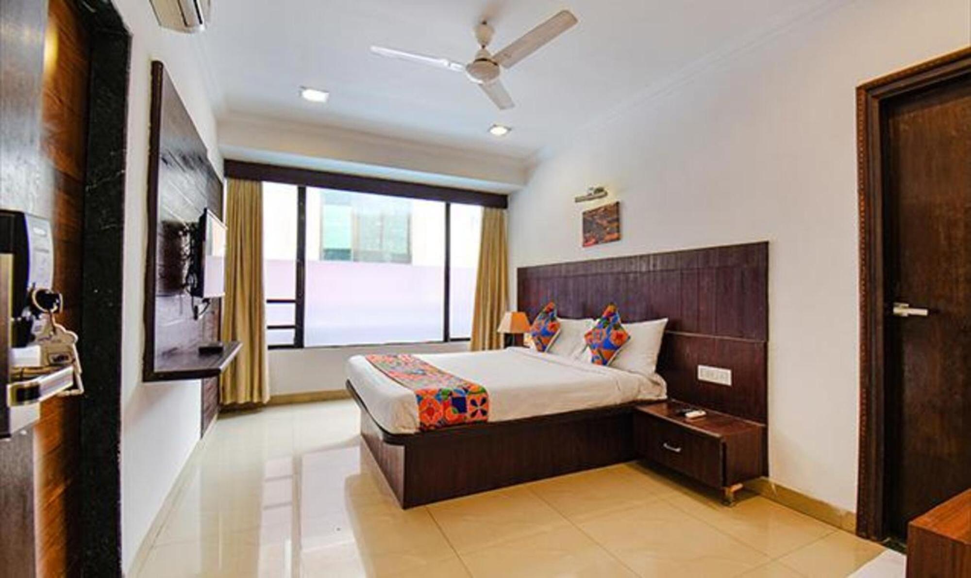 Hotel Shirdi Sai Wada Exterior photo