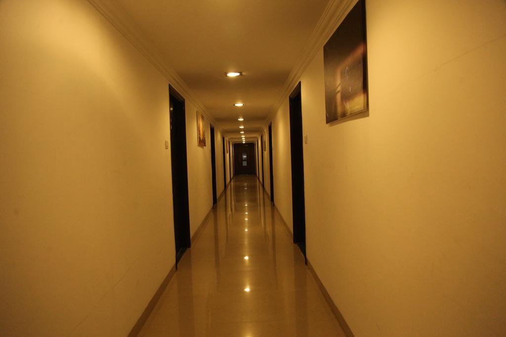 Hotel Shirdi Sai Wada Exterior photo