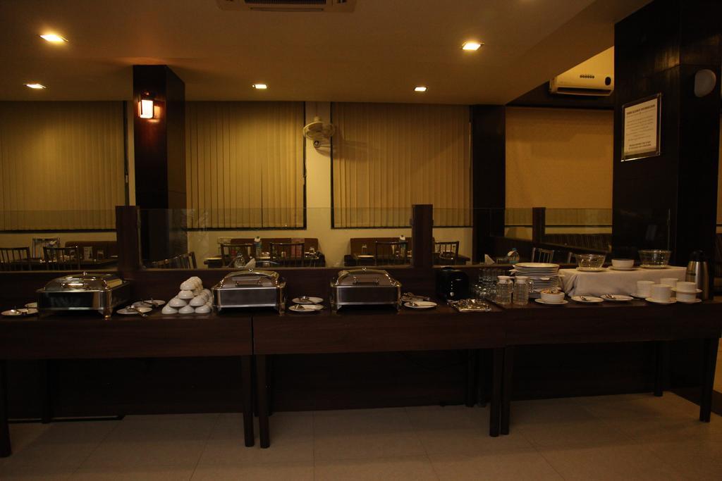 Hotel Shirdi Sai Wada Exterior photo
