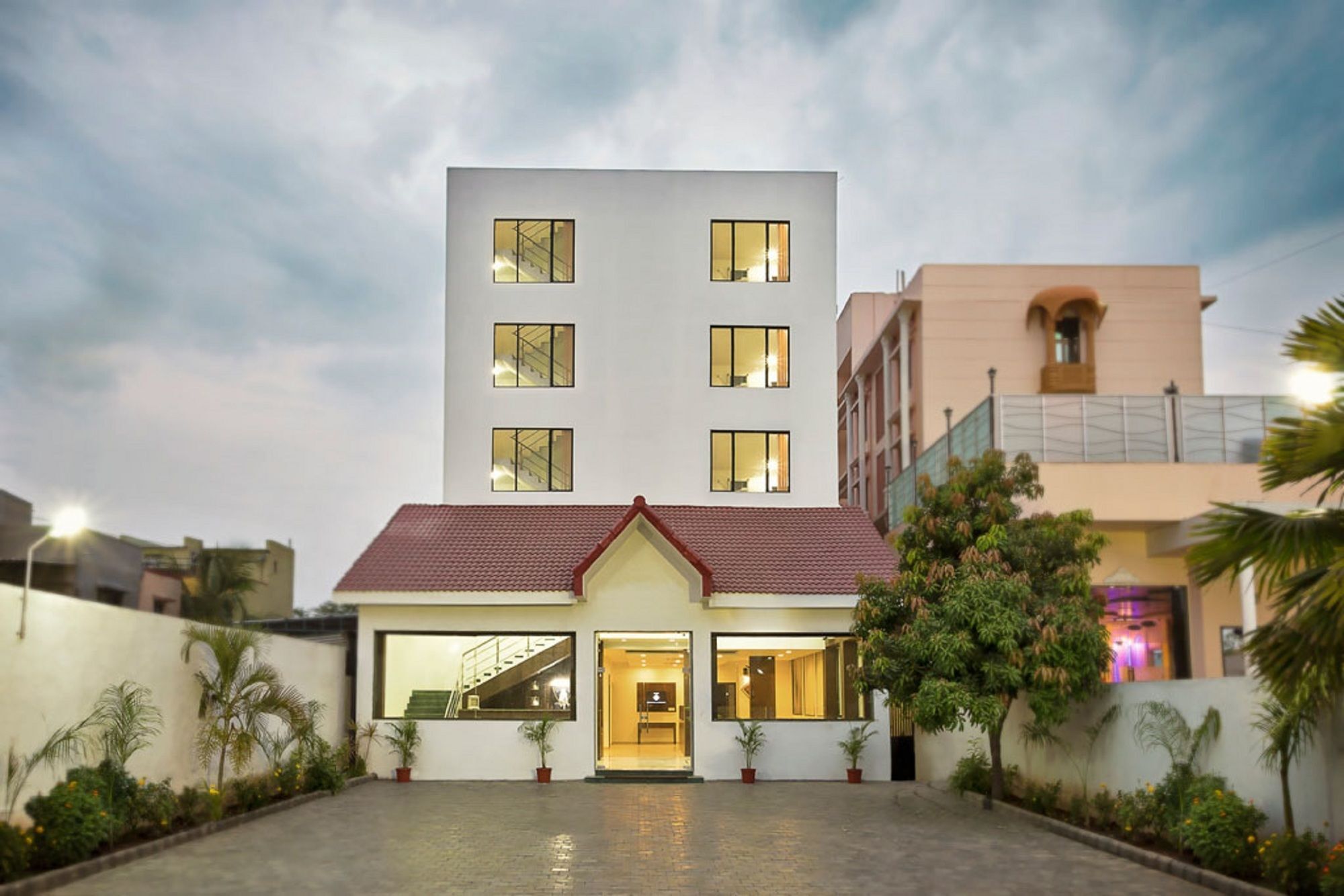 Hotel Shirdi Sai Wada Exterior photo